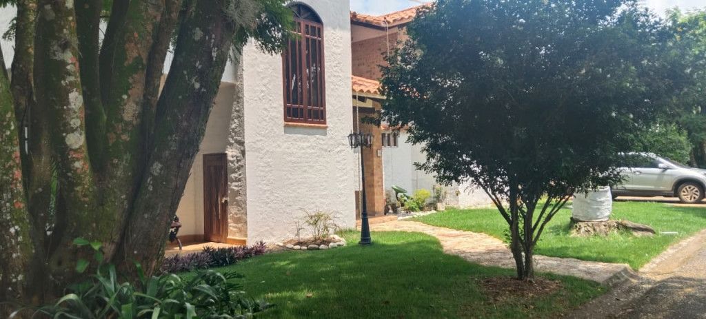 Casa en arriendo Valle Del Cauca Cali Nn 435 m2 Habitaciones 4 Baños 6 Garajes 4 Precio $15000000