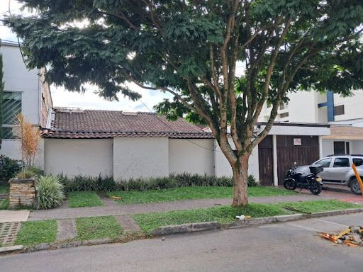 Casa en venta Risaralda Pereira Los Alamos 270 m2 Habitaciones 6 Baños 5 Garajes 1 Precio $2800000000