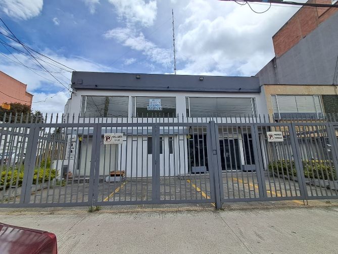 Casa en arriendo Cundinamarca Bogotá Lago Gaitan 466 m2 Habitaciones 9 Baños 4 Garajes 4 Precio $17415000