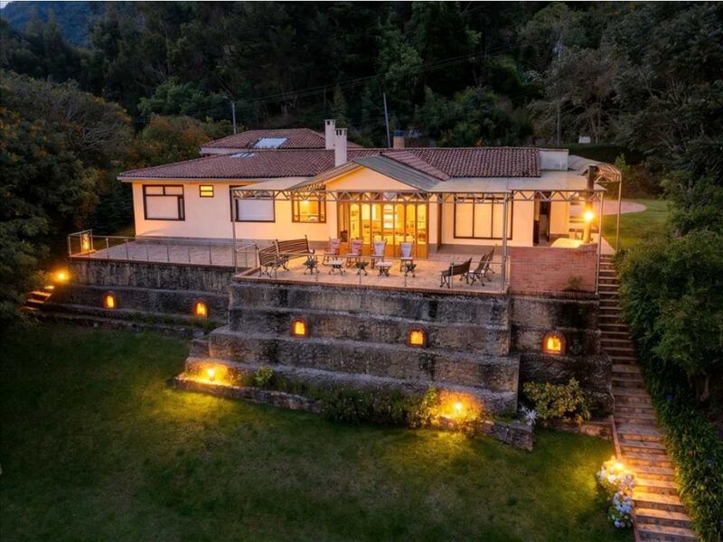 Casa en venta Cundinamarca Bogotá Torca 350 m2 Habitaciones 4 Baños 4 Garajes 10 Precio $4200000000