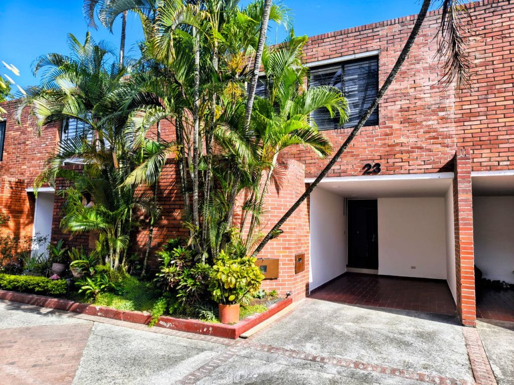 Casa Campestre en venta Valle Del Cauca Cali El Ingenio 178 m2 Habitaciones 5 Baños 7 Garajes 2 Precio $750000000