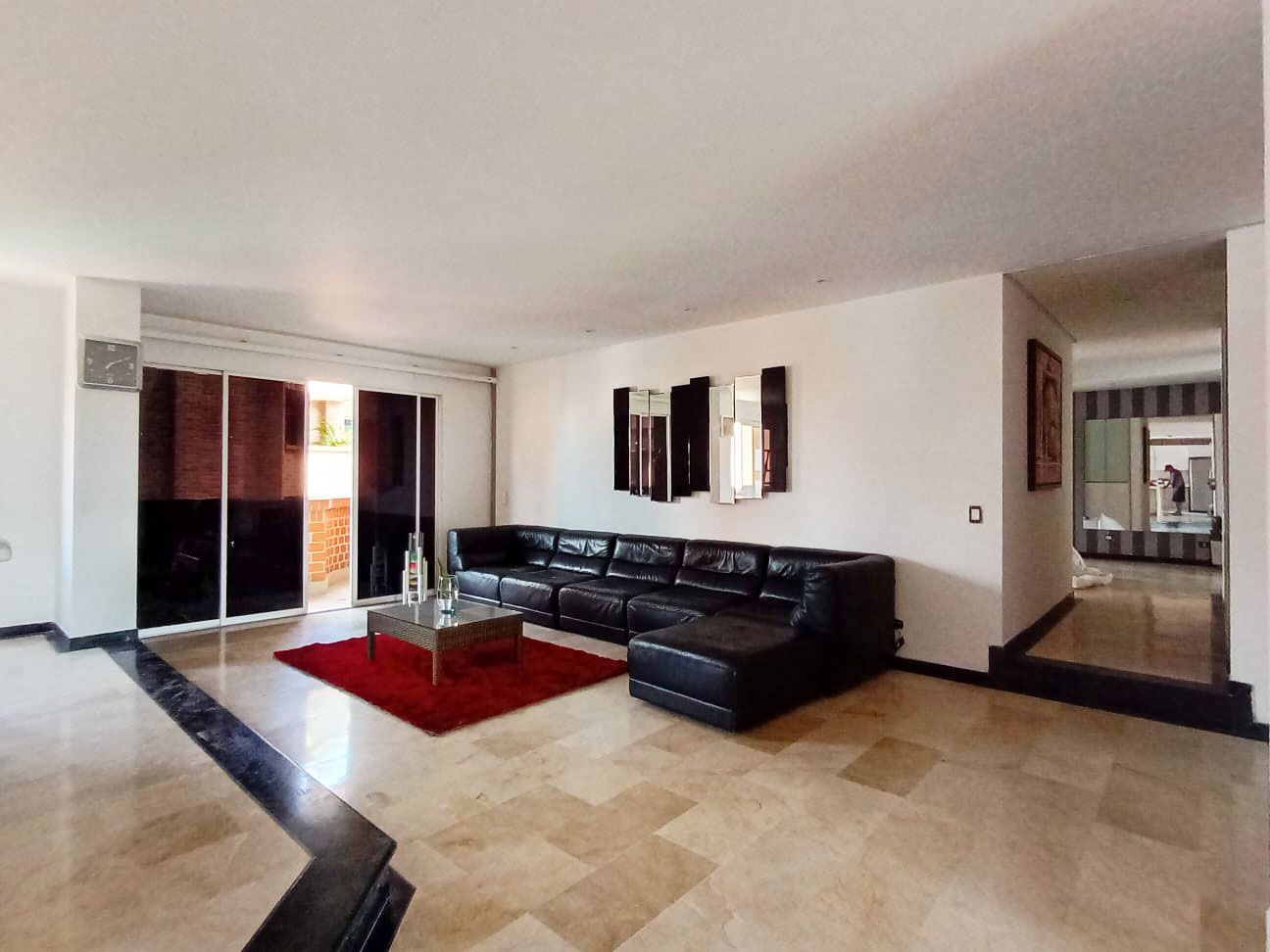 Apartamento en arriendo Antioquia Medellín Laureles 450 m2 Habitaciones 5 Baños 6 Garajes 2 Precio $14000000