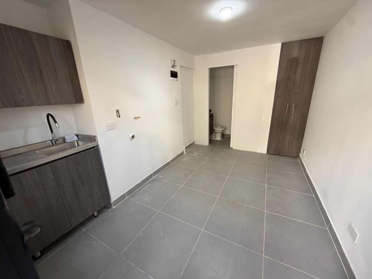 Apartaestudio en arriendo Antioquia Envigado Alcalá 20 m2 Habitaciones 0 Baños 1 Garajes 0 Precio $1300000