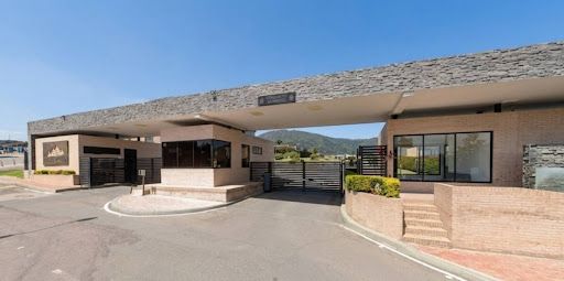 Casa en arriendo Cundinamarca Cota Cota 234 m2 Habitaciones 3 Baños 4 Garajes 3 Precio $8600000