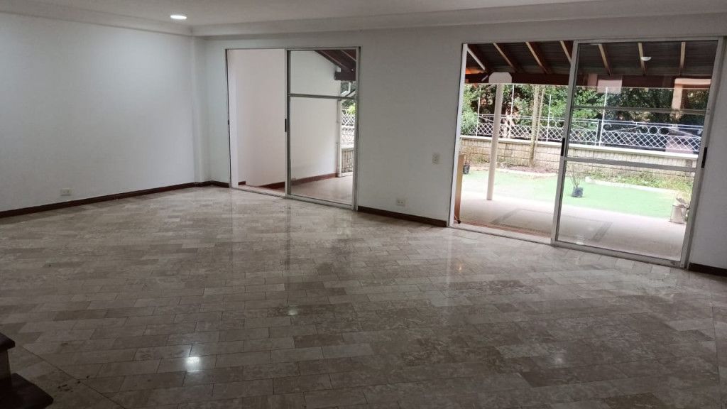 Casa en arriendo Antioquia Medellín La Linde 146 m2 Habitaciones 4 Baños 5 Garajes 3 Precio $9800000