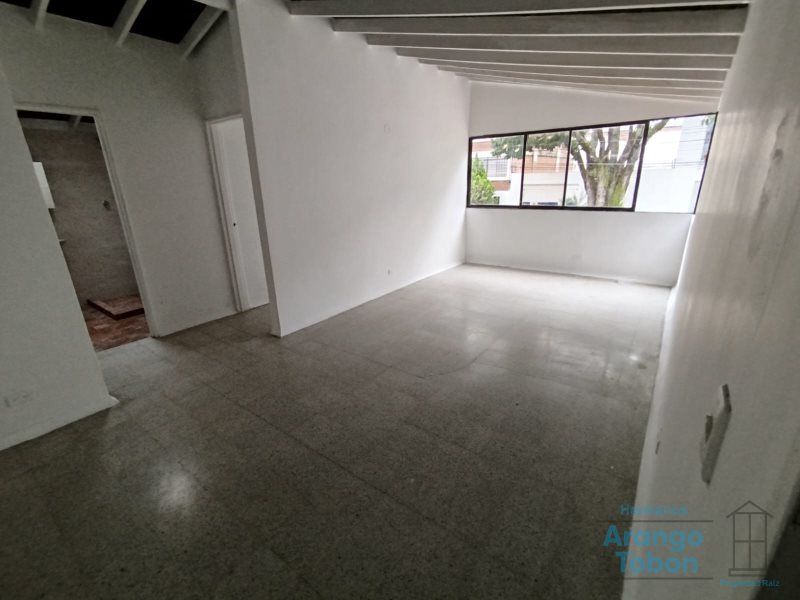 Local en arriendo Antioquia Medellín Calasanz 100 m2 Habitaciones 0 Baños 3 Garajes 0 Precio $2800000