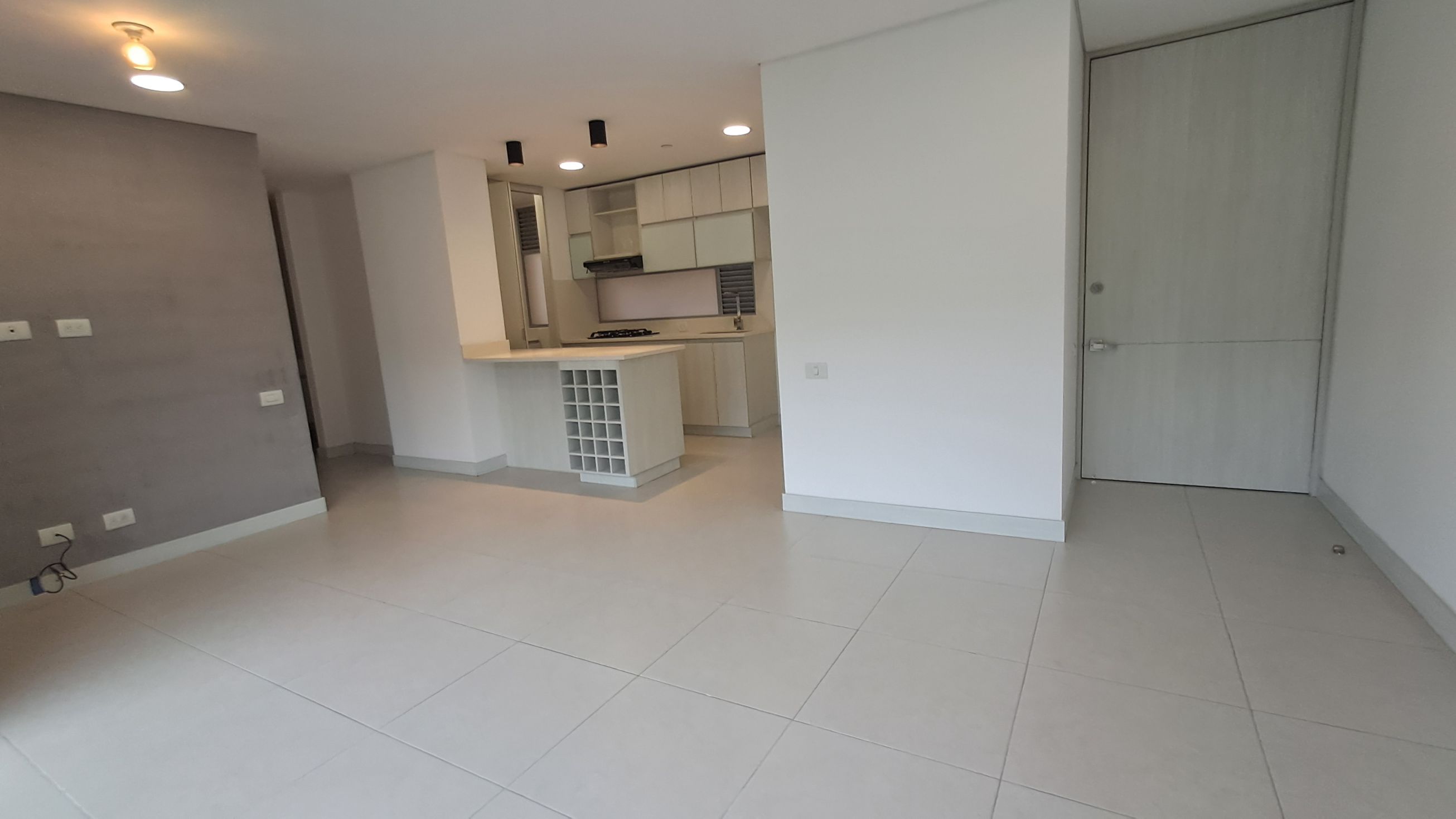 Apartamento en arriendo Antioquia Envigado La Inmaculada 78 m2 Habitaciones 2 Baños 2 Garajes 2 Precio $4200000