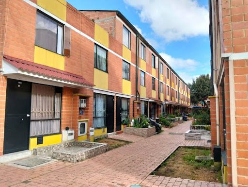 Casa en venta Cundinamarca Bogotá Cr Senderos De Engativa Et I 72 m2 Habitaciones 3 Baños 2 Garajes 0 Precio $249000000