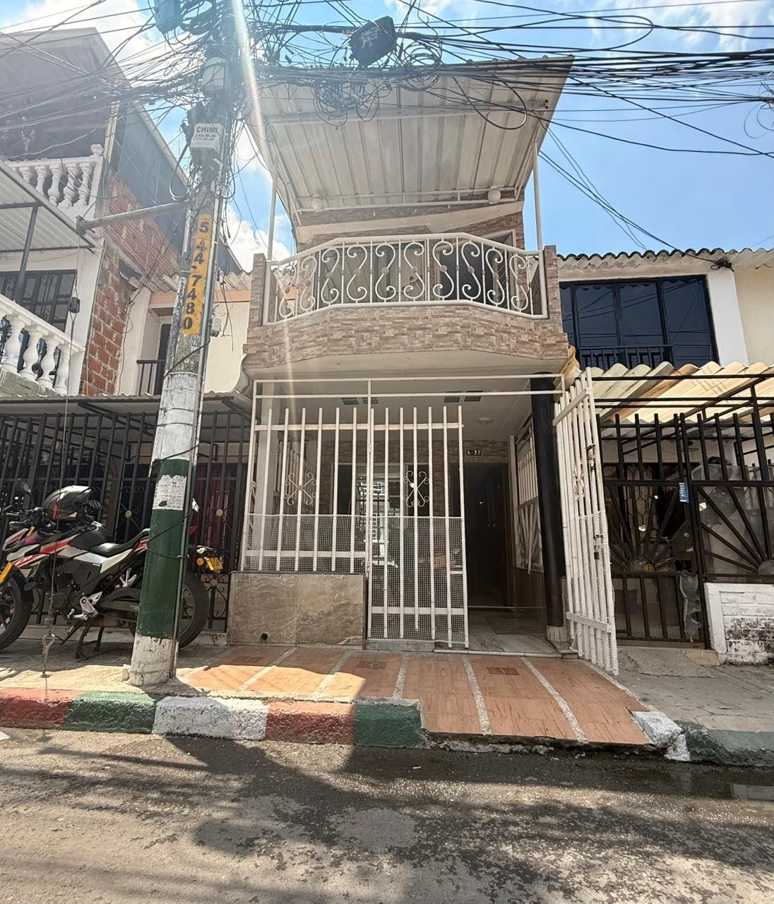 Casa en venta Valle Del Cauca Cali Sector Transito Municipal 130 m2 Habitaciones 4 Baños 3 Garajes 1 Precio $330000000