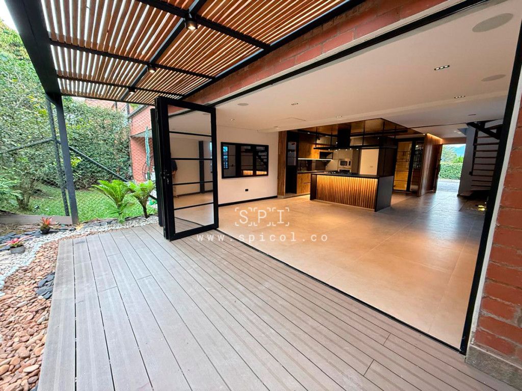 Casa en arriendo Antioquia Envigado Loma Del Atravesado 240 m2 Habitaciones 3 Baños 4 Garajes 2 Precio $14000000