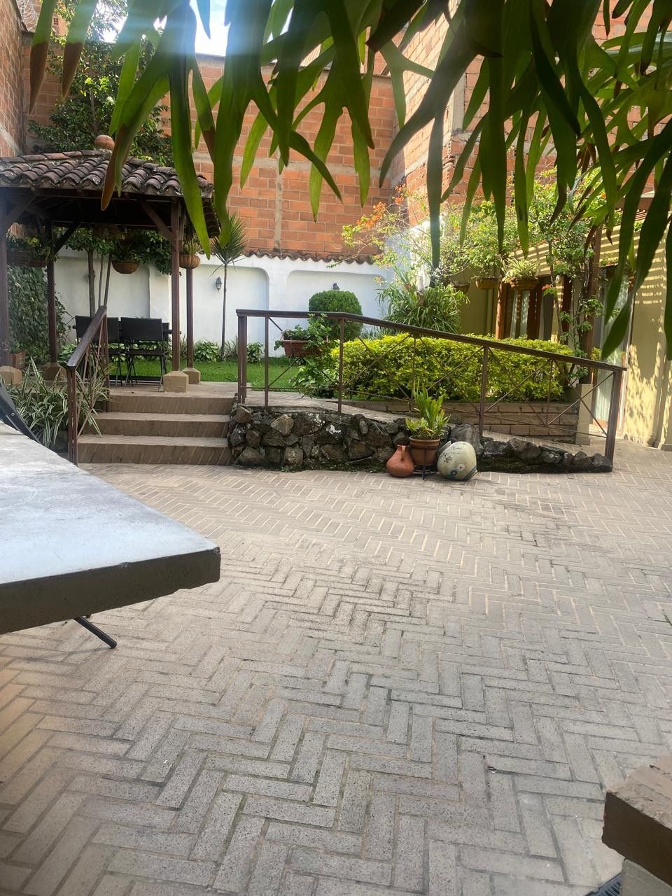 Casa en venta Antioquia Medellín Las Acacias 390 m2 Habitaciones 9 Baños 5 Garajes 6 Precio $3500000000