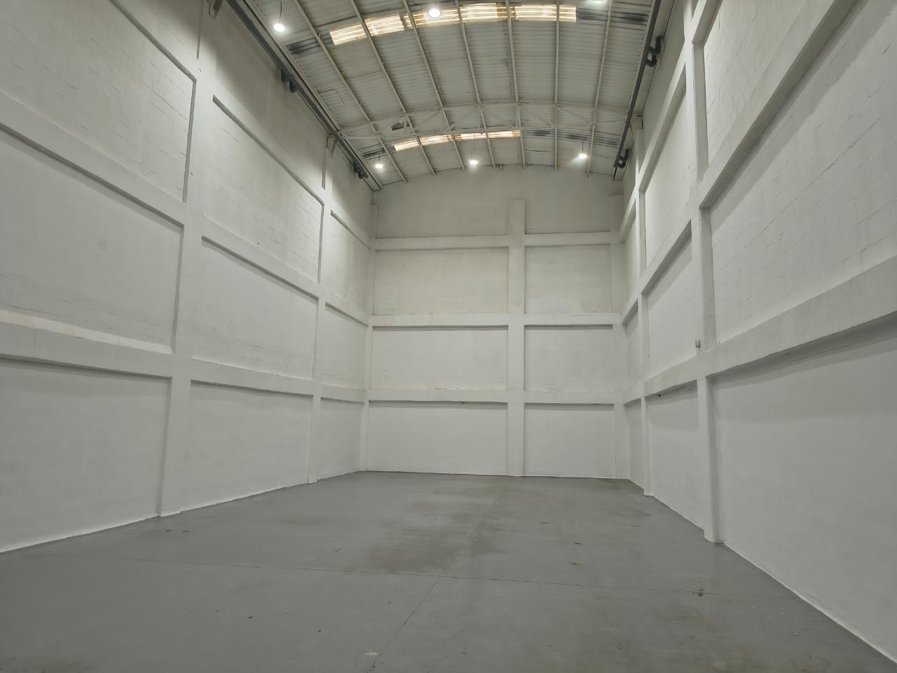 Bodega en arriendo Cundinamarca Bogotá Los Álamos 448 m2 Habitaciones 0 Baños 3 Garajes 3 Precio $22320831