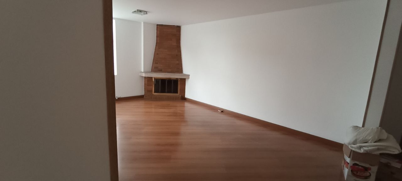 Apartamento en arriendo o venta Cundinamarca Bogotá Campin Occidental 116 m2 Habitaciones 3 Baños 2 Garajes 1 Precio venta $670000000 Precio arriendo $2800000
