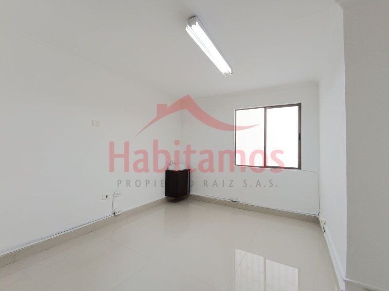 Oficina en arriendo Antioquia Medellín San Bernardo 12 m2 Habitaciones 0 Baños 0 Garajes 0 Precio $800000