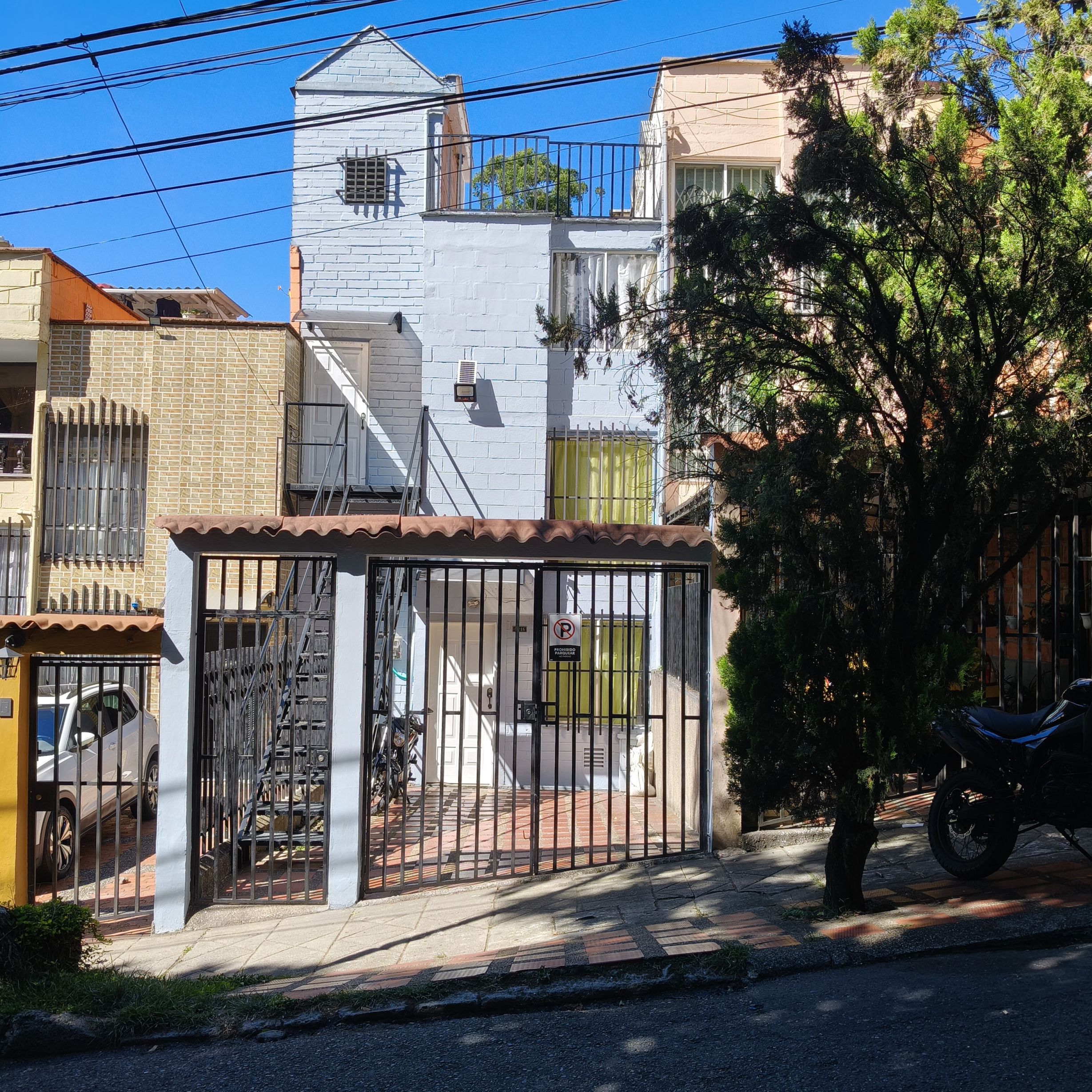 Casa en arriendo Antioquia Medellín Cataluña 120 m2 Habitaciones 3 Baños 2 Garajes 1 Precio $1800000