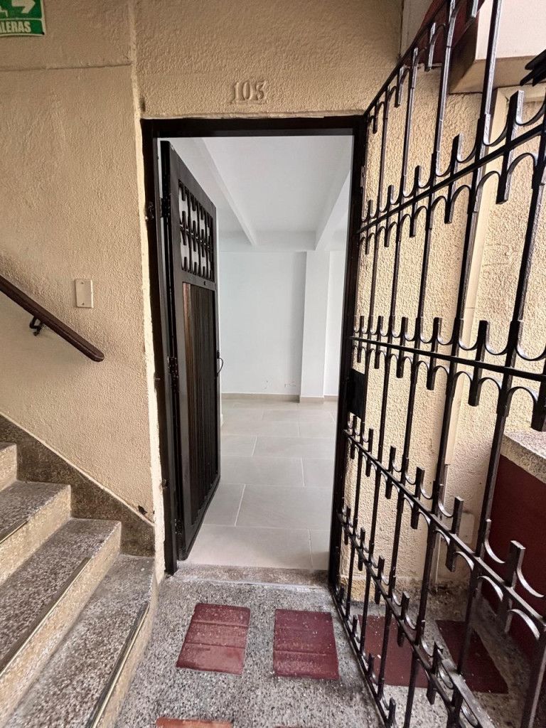 Apartamento en arriendo Valle Del Cauca Cali El Limonar 47 m2 Habitaciones 1 Baños 1 Garajes 1 Precio $1400000