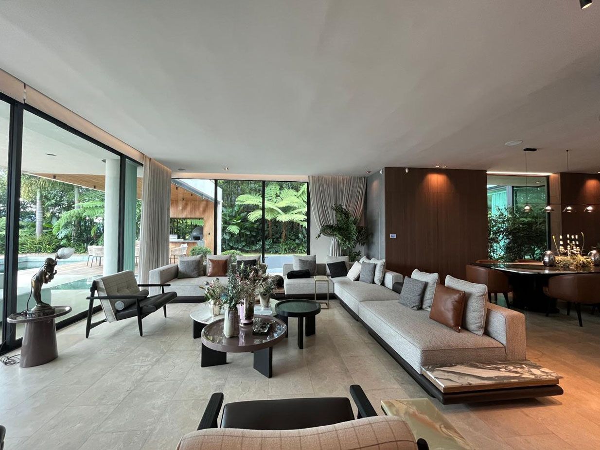 Casa en arriendo o venta Antioquia Envigado El Chinguí 1200 m2 Habitaciones 4 Baños 6 Garajes 6 Precio venta $13500000000 Precio arriendo $40000000