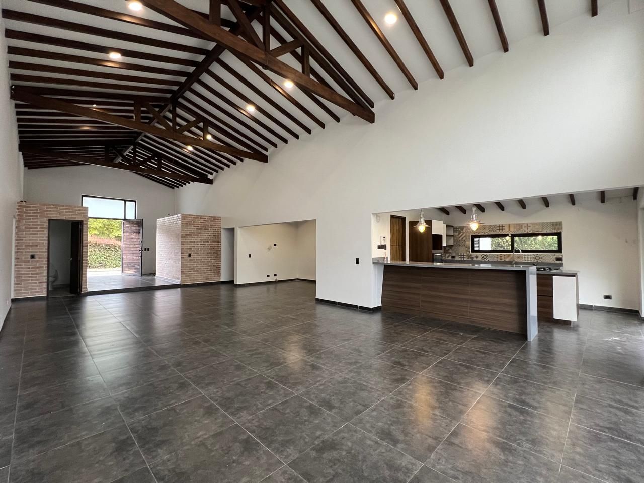 Casa en arriendo o venta Antioquia Envigado Asd 272 m2 Habitaciones 4 Baños 5 Garajes 6 Precio venta $3100000000 Precio arriendo $16500000