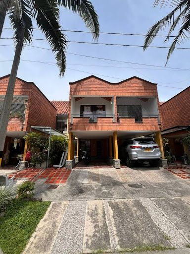 Casa en arriendo Antioquia Envigado Lombardia 140 m2 Habitaciones 3 Baños 3 Garajes 1 Precio $4800000