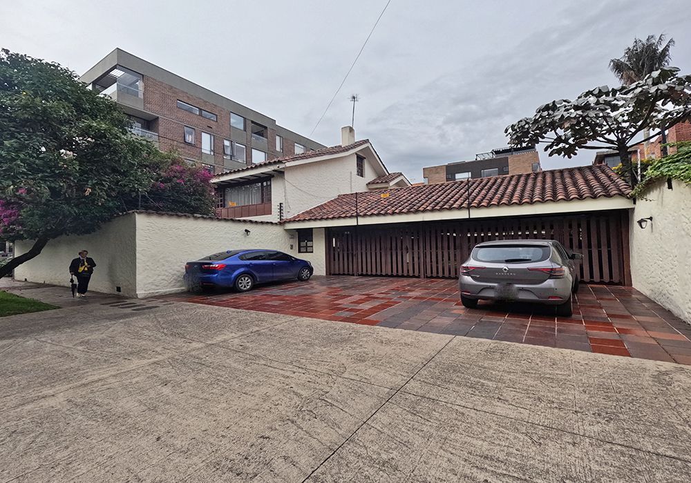 Casa en venta Cundinamarca Bogotá La Calleja 297 m2 Habitaciones 3 Baños 4 Garajes 2 Precio $1920000000