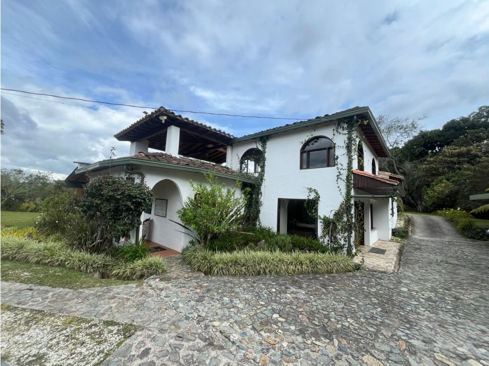 Casa Campestre en arriendo Antioquia El Retiro El Retiro 150 m2 Habitaciones 2 Baños 3 Garajes 2 Precio $6000000