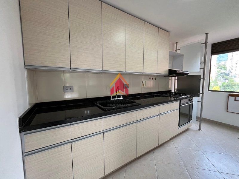Apartamento en arriendo Antioquia Envigado El Esmeraldal 98 m2 Habitaciones 3 Baños 2 Garajes 2 Precio $4200000