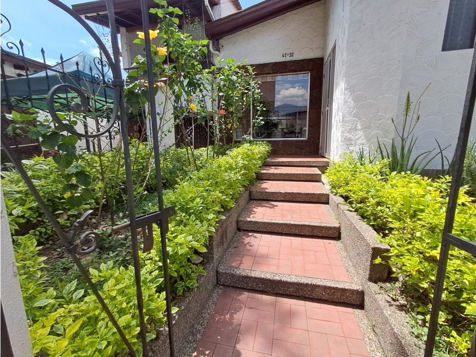 Casa en arriendo Antioquia Medellín La Floresta 315 m2 Habitaciones 5 Baños 4 Garajes 1 Precio $7000000