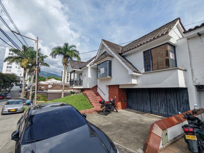 Casa en arriendo Quindío Armenia La Campiña 396 m2 Habitaciones 4 Baños 5 Garajes 2 Precio $8000000