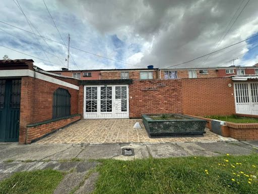Casa en arriendo Cundinamarca Bogotá Las Américas 140 m2 Habitaciones 3 Baños 2 Garajes 1 Precio $3300000