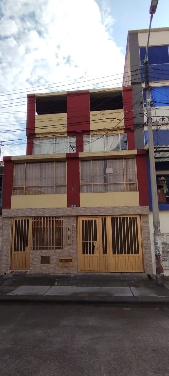 Casa en venta Cundinamarca Bogotá Sagrado Corazón 288 m2 Habitaciones 10 Baños 3 Garajes 2 Precio $625000000