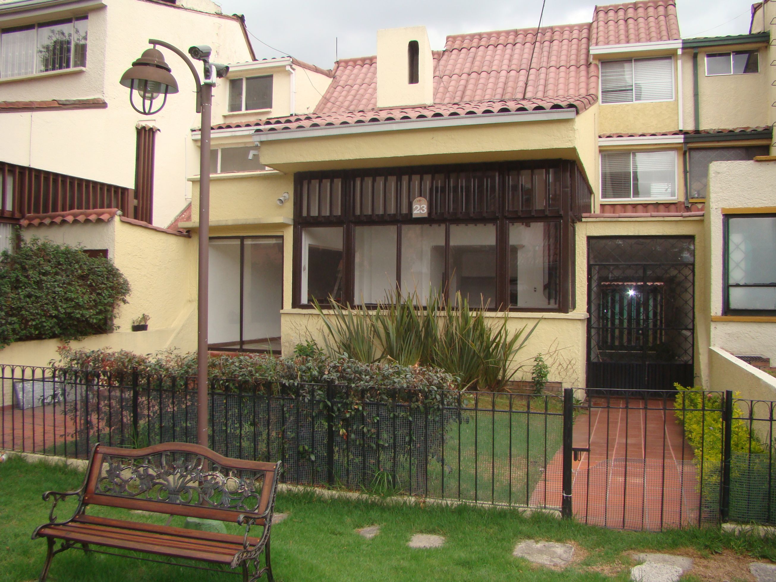 Casa en venta Cundinamarca Bogotá Julio Flórez 280 m2 Habitaciones 5 Baños 4 Garajes 2 Precio $1100000000