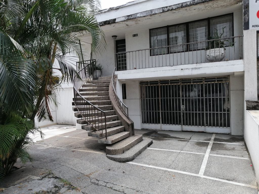 Casa en venta Valle Del Cauca Cali El Hoyo 455 m2 Habitaciones 4 Baños 5 Garajes 3 Precio $1250000000