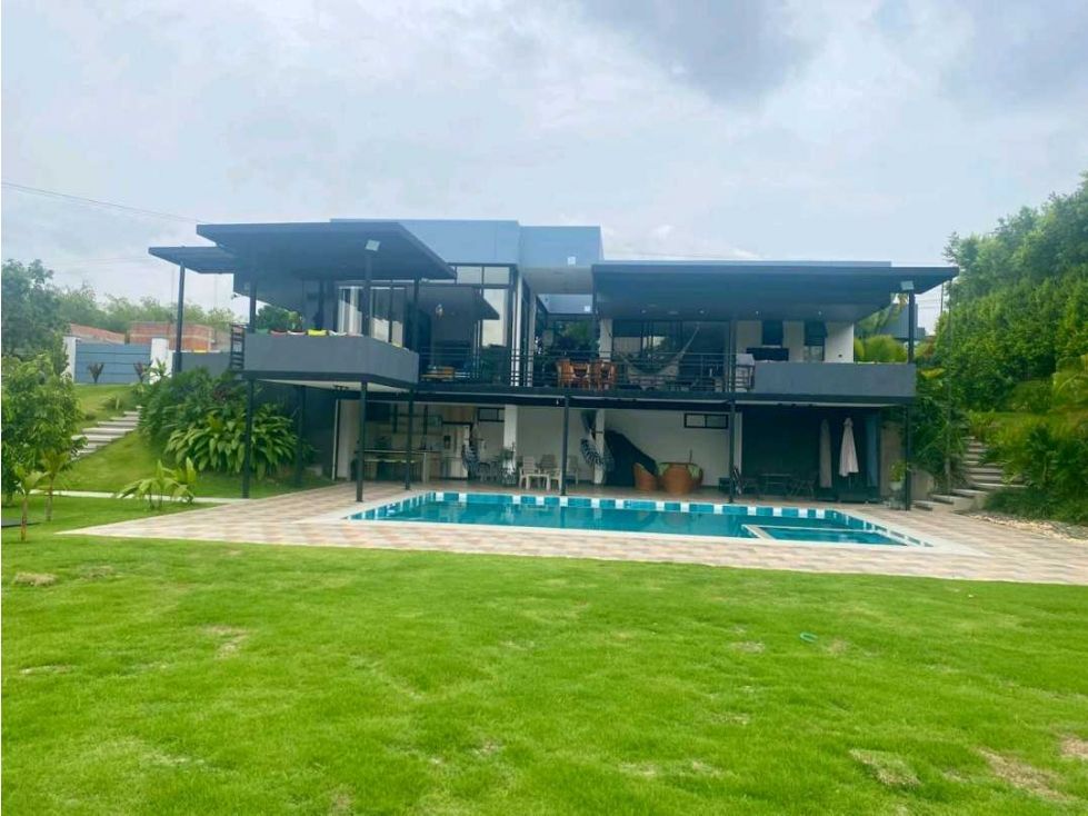 Casa en venta Risaralda Pereira Pereira 640 m2 Habitaciones 4 Baños 5 Garajes 5 Precio $3500000000