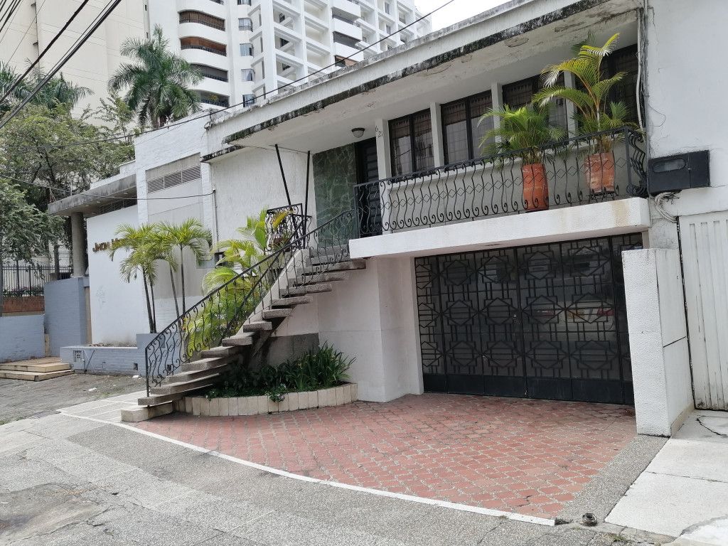 Casa en venta Valle Del Cauca Cali El Hoyo 429 m2 Habitaciones 4 Baños 3 Garajes 3 Precio $1250000000
