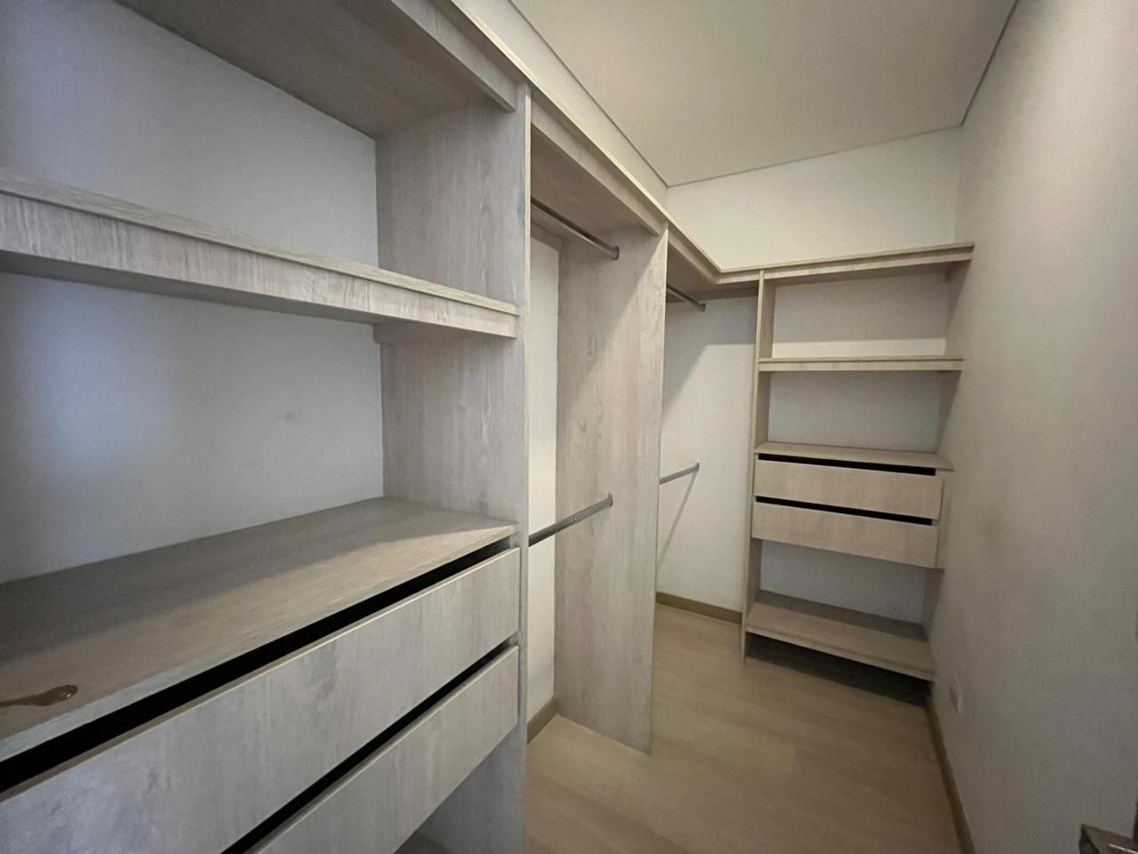 Apartamento en arriendo Antioquia Envigado Colina Campestre 150 m2 Habitaciones 3 Baños 4 Garajes 2 Precio $7500000