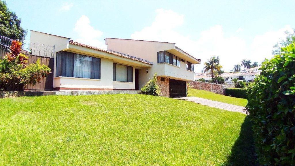 Casa en venta Valle Del Cauca Cali El Guabal 385 m2 Habitaciones 5 Baños 6 Garajes 6 Precio $1900000000