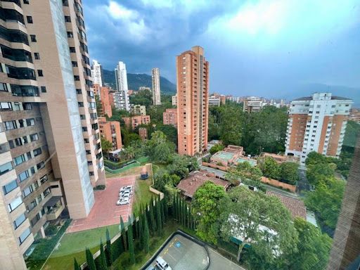 Apartamento en arriendo Antioquia Medellín Trece De Noviembre 200 m2 Habitaciones 3 Baños 4 Garajes 2 Precio $9800000