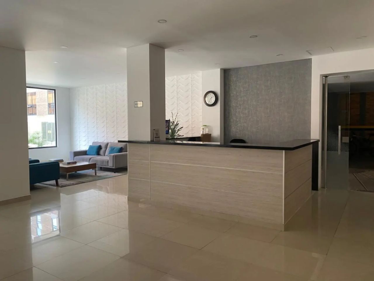 Apartamento en venta Cundinamarca Bogotá Santa Barbara Occidental 100 m2 Habitaciones 2 Baños 3 Garajes 2 Precio $700000000