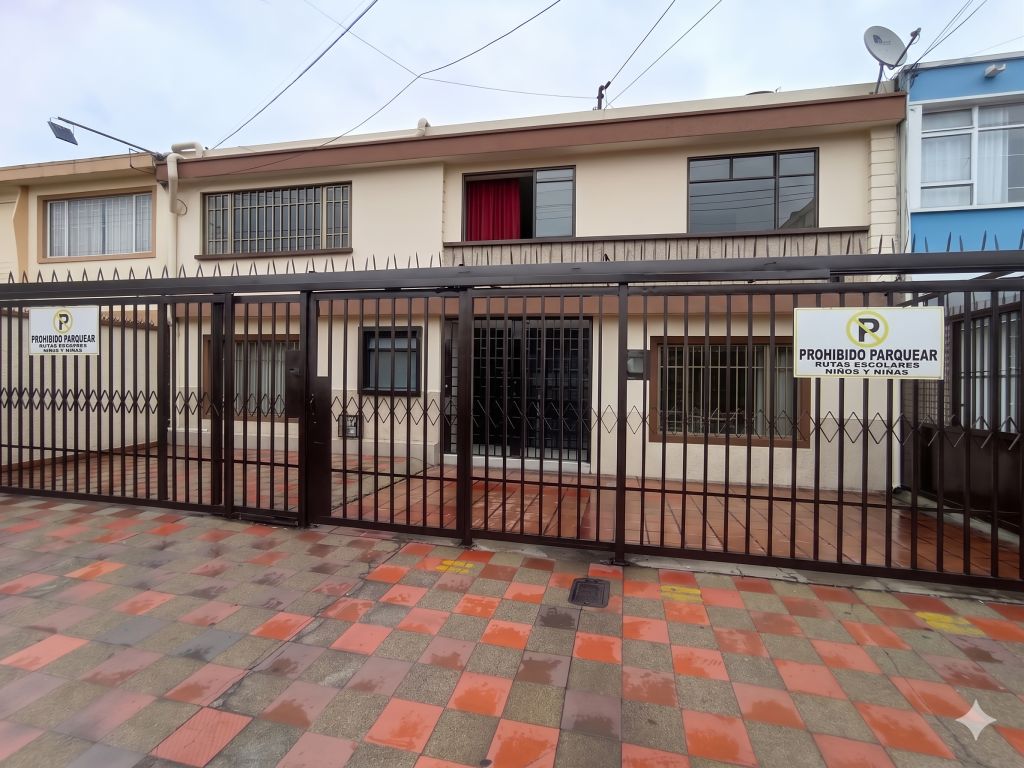 Casa en arriendo Cundinamarca Bogotá La Castellana 400 m2 Habitaciones 13 Baños 11 Garajes 2 Precio $12000000