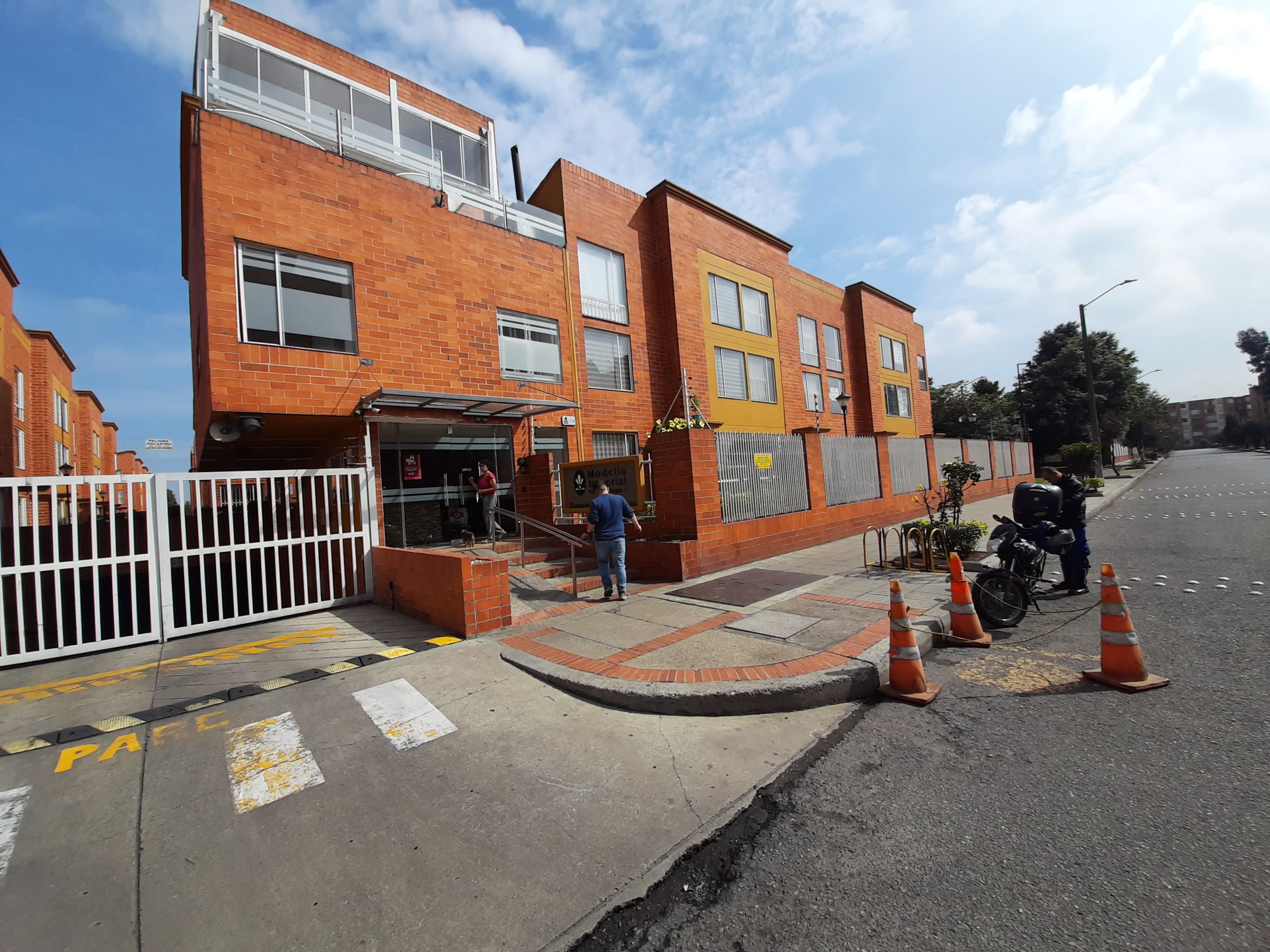 Casa en arriendo Cundinamarca Bogotá Capellanía 110 m2 Habitaciones 3 Baños 2 Garajes 1 Precio $3200000