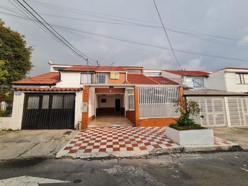Casa en venta Cundinamarca Bogotá Abraham Lincoln 340 m2 Habitaciones 4 Baños 2 Garajes 1 Precio $750000000