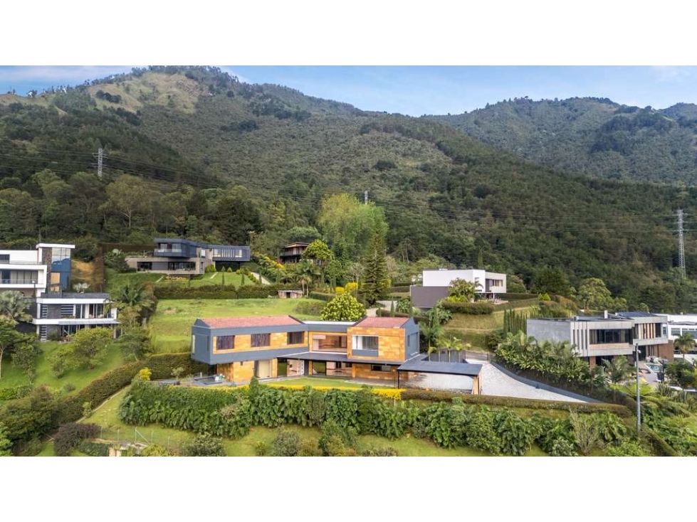 Casa en arriendo Antioquia Medellín Medellín 500 m2 Habitaciones 4 Baños 4 Garajes 9 Precio $32000000