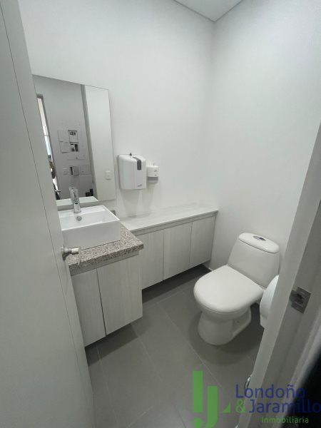 Oficina en venta Antioquia Envigado Loma Del Barro 74 m2 Habitaciones 0 Baños 1 Garajes 0 Precio $730000000