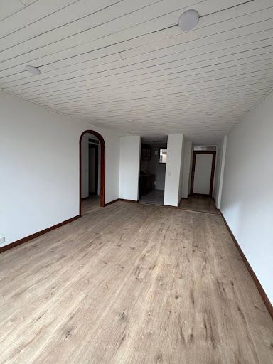 Apartamento en arriendo Cundinamarca Bogotá El Vervenal 80 m2 Habitaciones 3 Baños 2 Garajes 2 Precio $2100000