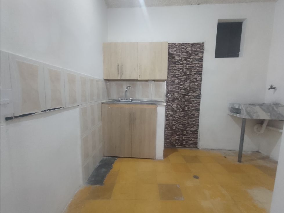 Casa en arriendo Antioquia Medellín El Salvador 25 m2 Habitaciones 1 Baños 1 Garajes 0 Precio $850000