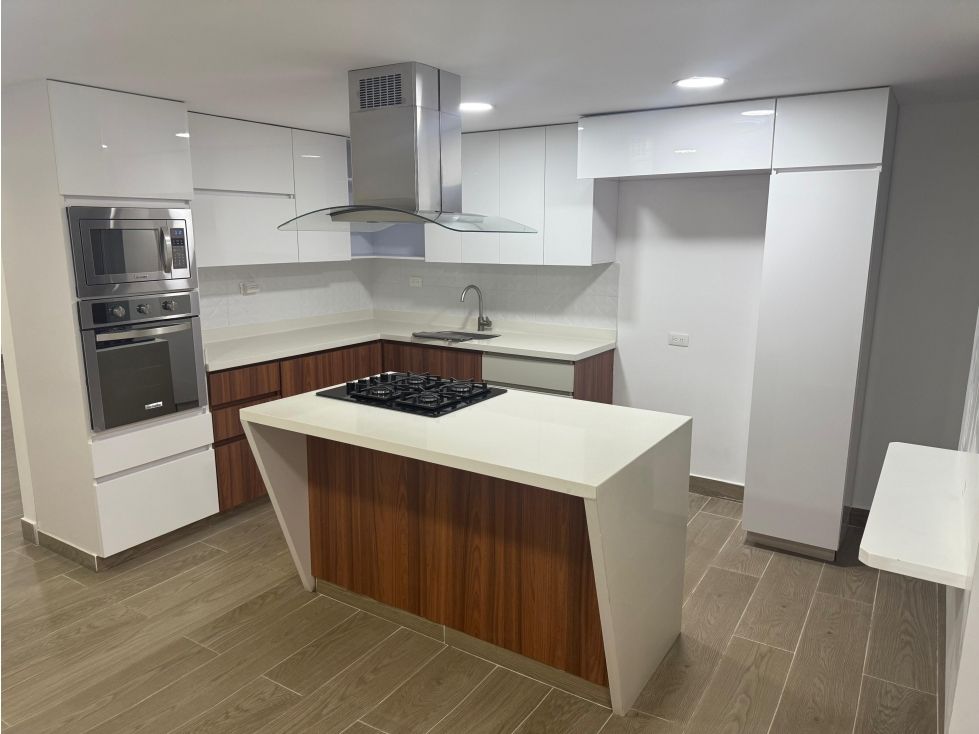 Casa en arriendo Antioquia Medellín Diego Echavarria 140 m2 Habitaciones 3 Baños 4 Garajes 2 Precio $5500000