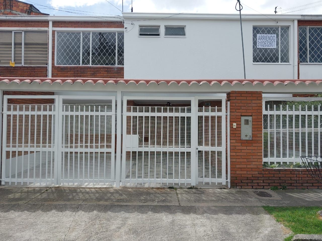 Casa en arriendo Cundinamarca Bogotá Santa Helena 160 m2 Habitaciones 3 Baños 4 Garajes 2 Precio $2900000