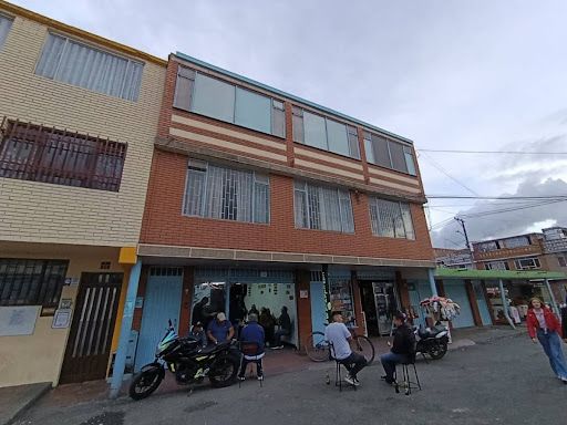 Casa en arriendo Cundinamarca Bogotá Super Manzana 15 250 m2 Habitaciones 6 Baños 3 Garajes 0 Precio $5500000