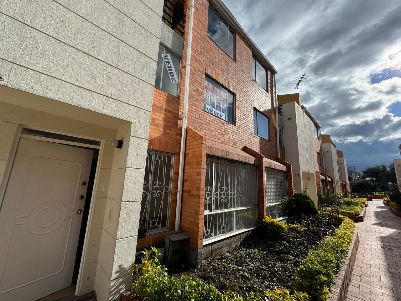 Casa en venta Cundinamarca Bogotá Pradera Norte 91 m2 Habitaciones 3 Baños 2 Garajes 2 Precio $550000000
