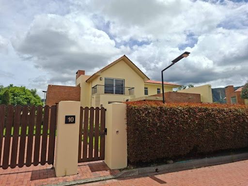 Casa en arriendo Cundinamarca Cajicá Vda Chuntame 275 m2 Habitaciones 3 Baños 4 Garajes 2 Precio $8200000